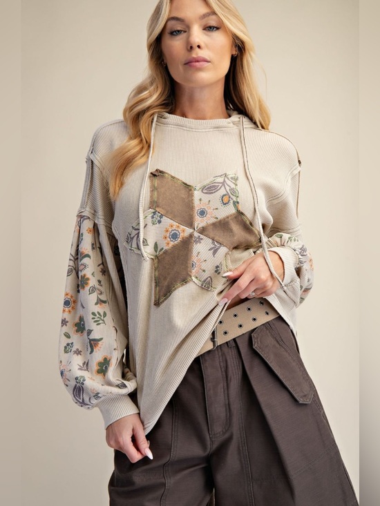 easel Tops - Easel PLUS Lt Khaki Floral Patch Thermal Washed Pullover Hoodie